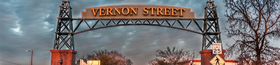 Image of Downtown Vernon Street in Roseville, CA where Emmett offers Singing and Voice Lessons.