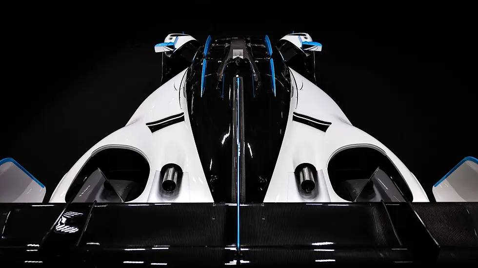 Vista dall’alto di una monoposto da competizione con carrozzeria aerodinamica e ala posteriore – settore motorsport di Fenice