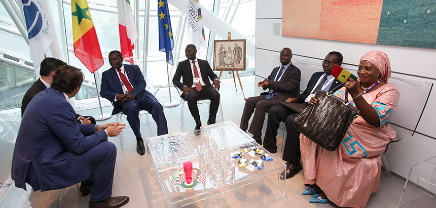 La diaspora senegalese: De-colonizzare una visione che oscilla tra luci e ombre