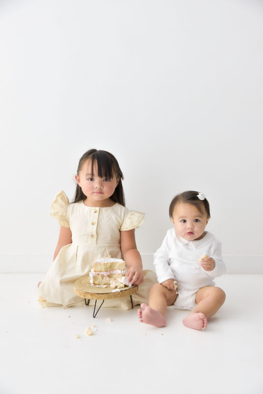 Minimalist and timeless first birthday photography