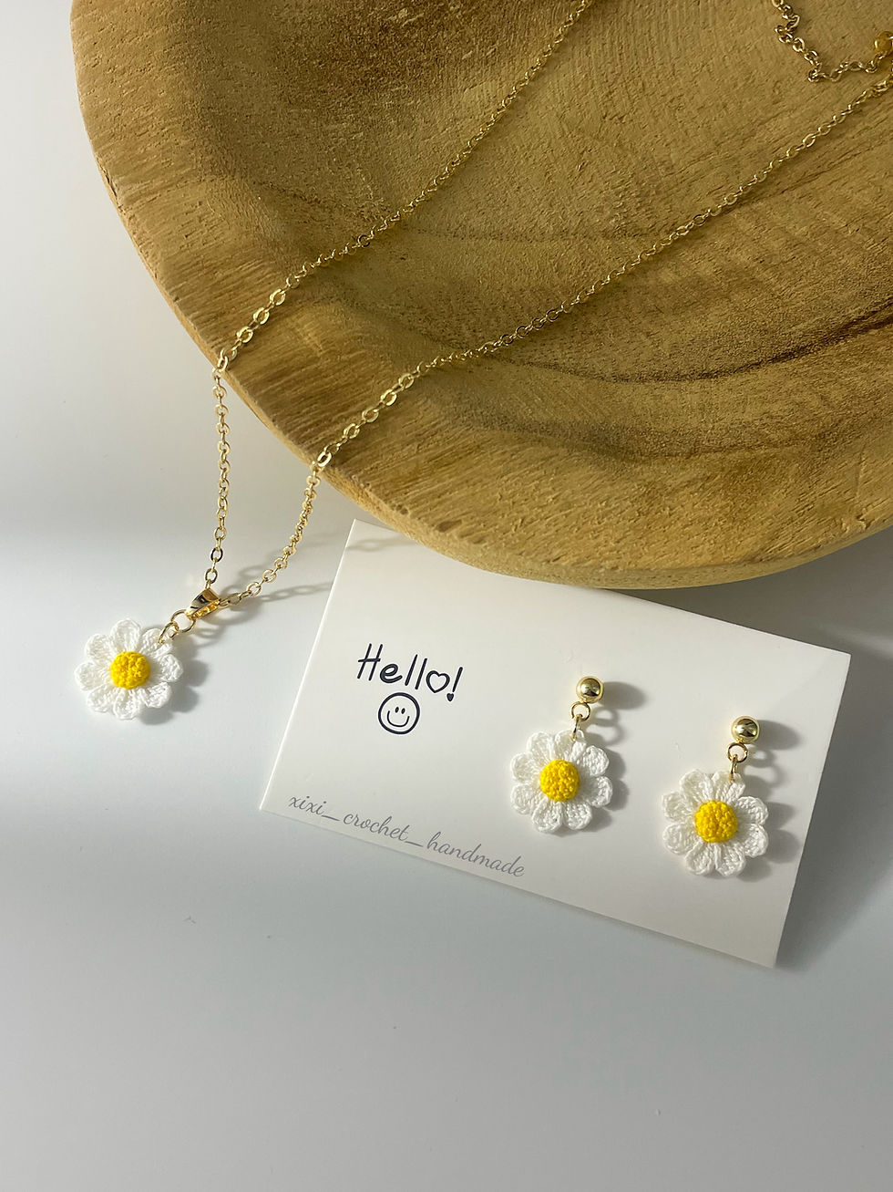 Miniature : Boucles d’oreilles marguerite au micro crochet 