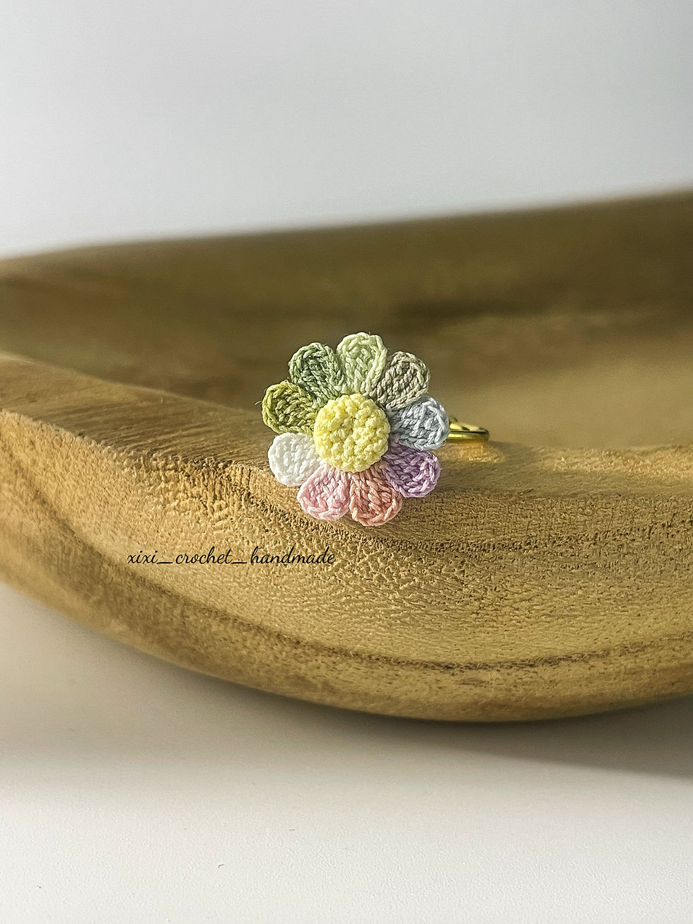 Miniature : Bague tournante fleur multicolore au micro crochet
