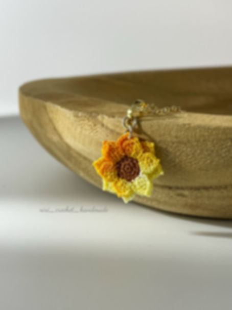 Collier tournesol au micro crochet 