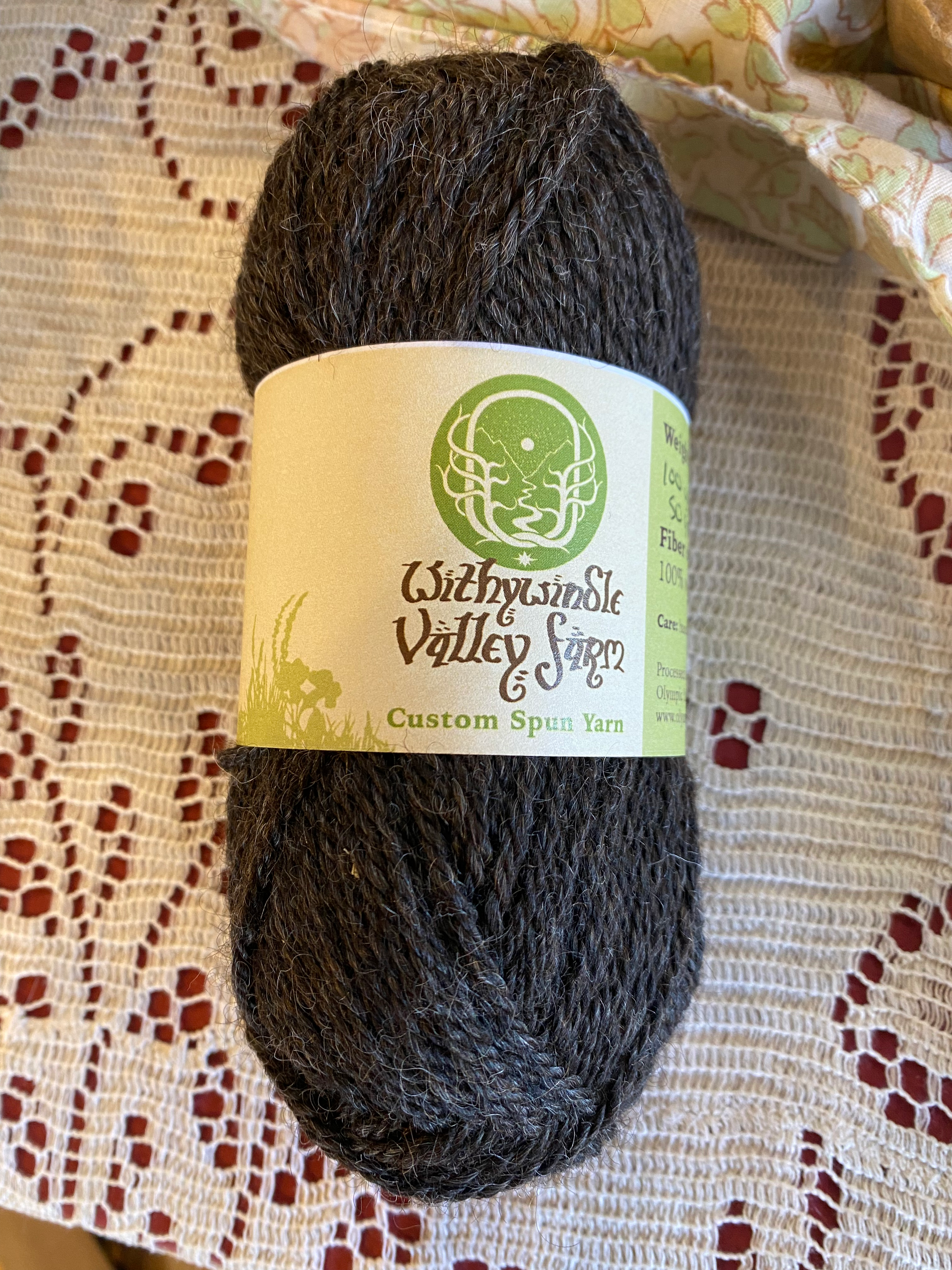 Wensleydale yarn: dark worsted weight