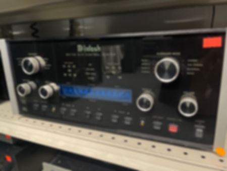 MCINTOSH MX132 PREAMP PROCESSOR WITH REMOTE 