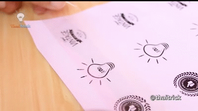 B2 Dùng băng dính trong dán đè lên hình in trên giấy. Cre @thaitrick