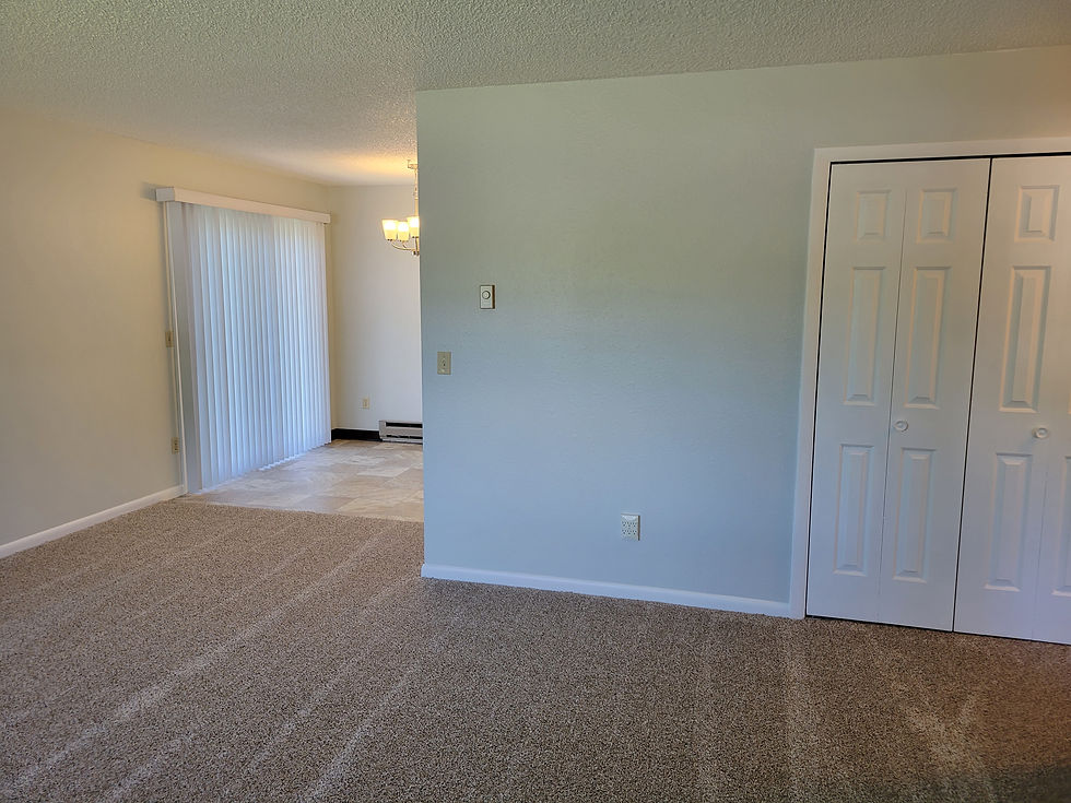 910 W 10th St Interior 8.jpg