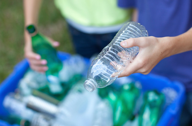 Las botellas de reciclaje