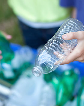 Las botellas de reciclaje