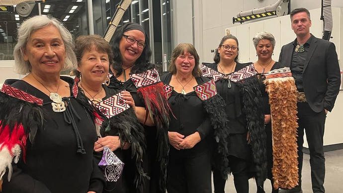 Ngāti Ranana welcomes to kahu Kakapo to London