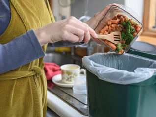 España reduce el desperdicio alimentario, pero todavía tira 1.129 M de kilos de comida al año: "La batalla se gana en casa"
