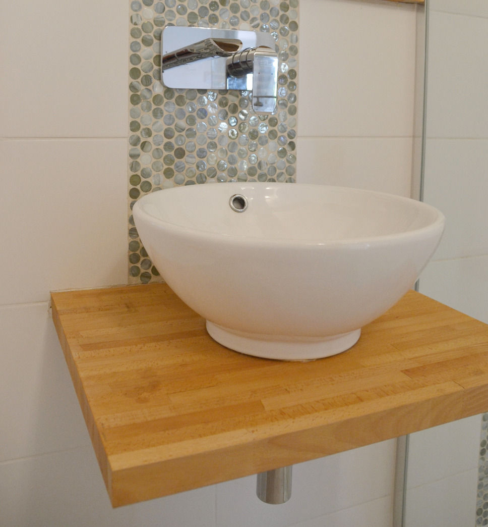 Modern, bright bathroom Le Peuplier gite