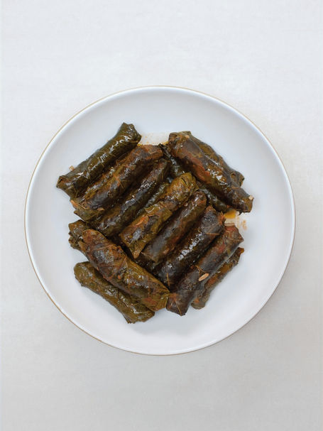 Etli dolma (meat stuffed vine leaves)