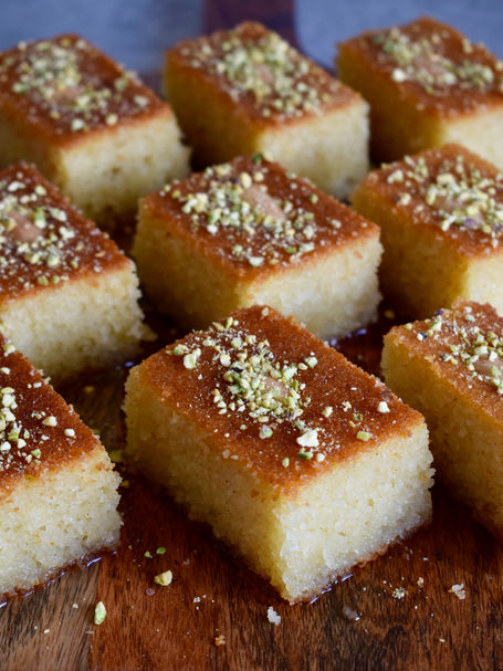 Şamali (semolina and syrup cake)