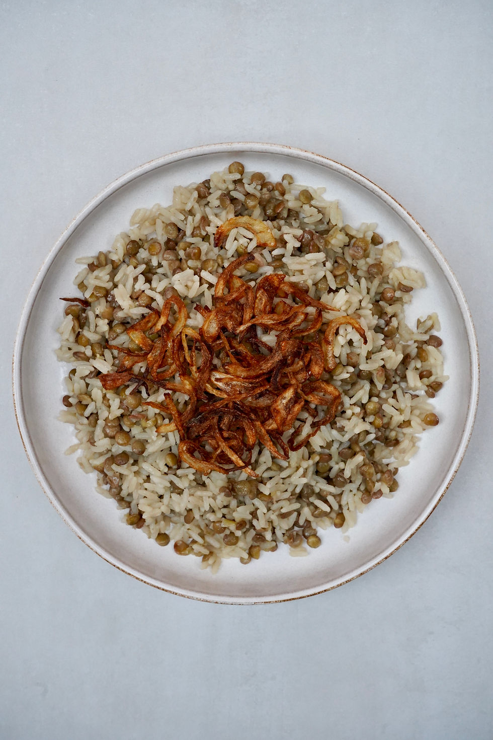 Mücendra pilavı with crispy onions