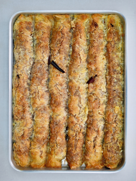 Şerbetli katmer (syrup and nut pastry)