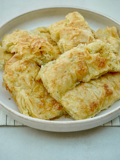 Norlu katmer on a plate