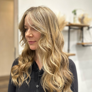 beachy balayage with soft waves