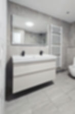 Meuble vasque design et robinetterie premium pour salle de bain