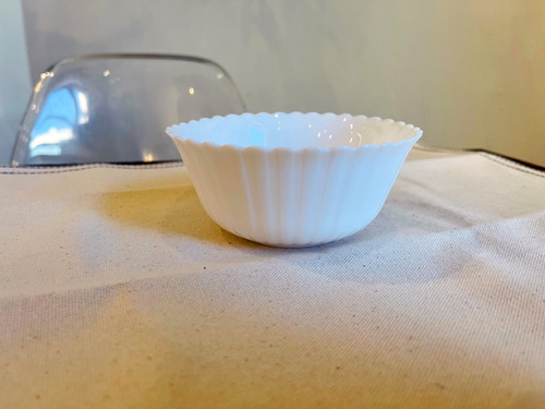 専用です。フルーツ柄 波型　ボウルアルコパル　フランス　ミルクガラス 大中小３個 専用です。フルーツ柄 波型 ボウルアルコパル フランス ミルク