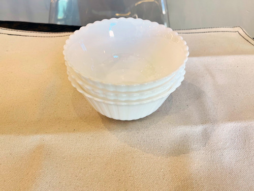 専用です。フルーツ柄 波型 ボウルアルコパル フランス ミルクガラス