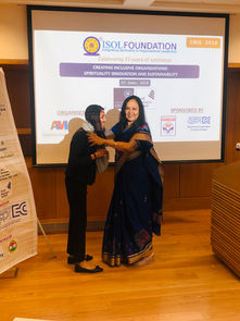 Shubhangini Prasad, founder illumany being felicitated by the Dean of Faculty of Management Studies, Suneeta Singh Sengupta, illumany career counselling education consultancy college admissions