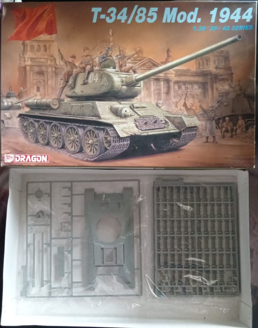 Thumbnail: Dragon Models, T-34/85 Mod. 1944, DN6066, 1/35 Scale,