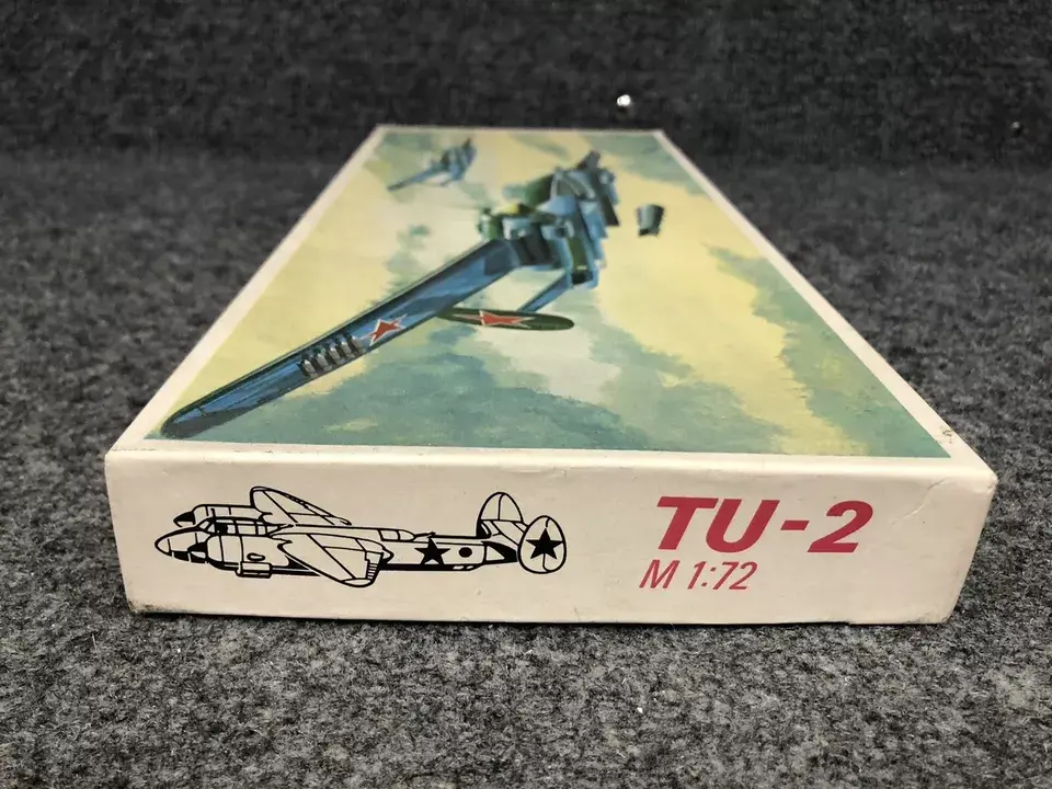 Thumbnail: Flugzeug-Modellbaukasten, TU-2 1/72 Scale