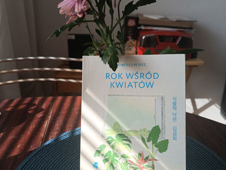 Rozmowy z kwiatami – refleksje wokół książki „Rok wśród kwiatów” Kim Keum Hee