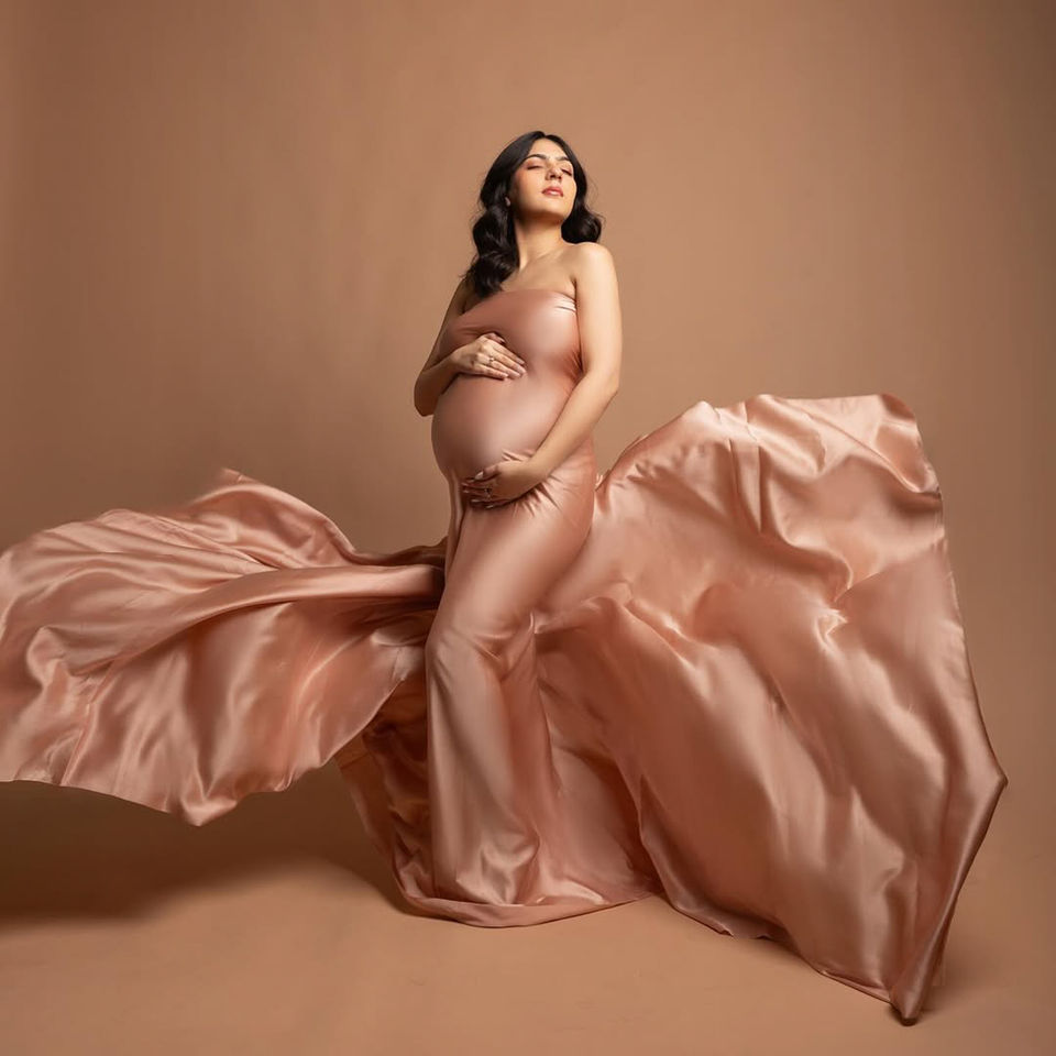 gown flow shot in maternity shoot