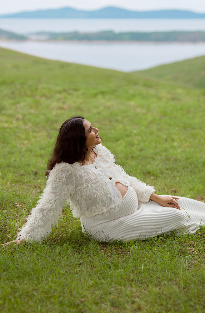outdoor maternity shoot in ahmedabad