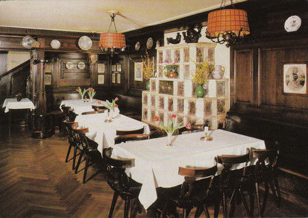 Hotel Oberkirchs Weinstuben, Freiburg, historische gasthäuser, baden, genuss, baden württemberg, badische, küche, ausflugsziel, visitgermany, gasthaus, landgasthof, tradition, kulinarik, wirtshaus, gastgeber, gastronomie, übernachten, restauranttips, gute reise, gute küche, urlaubsziele, gastfreundschaft, stammtisch, familienbetrieb, traditionsgastronomie, ferien, urlaub, süddeutschland, Breisgau, Markgräflerland, Schwarzwald, Rhein, Frankreich, Schweiz, Rust, Basel, Breisach, Hochschwarzwald, FC Freiburg, Dreisam, Albert-Ludwigs-Universität, Emmendingen, Wein, Münster, Schlossberg, Schauinsland, Vörstetten, Gundelfingen, Glottertal, Stegen, Kirchzarten, Oberried, Münstertal/Schwarzwald, Bollschweil, Horben, Au, Merzhausen, Ebringen, Schallstadt, Bad Krozingen, Breisach am Rhein, Merdingen, Gottenheim, Umkirch, March, Freiburg i. Br.