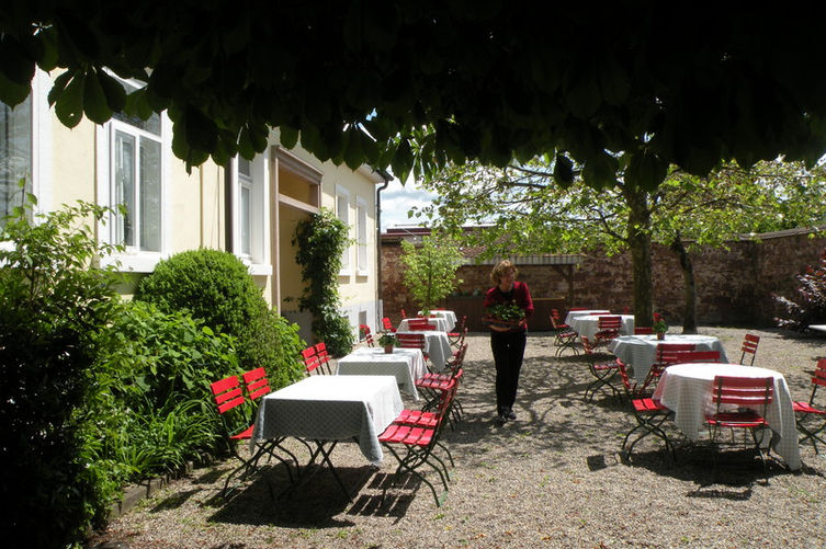 Scheidels Hotel-Restaurant Zum Kranz, Kenzingen, historische gasthäuser, baden, genuss, baden württemberg, badische, küche, ausflugsziel, visitgermany, gasthaus, landgasthof, tradition, kulinarik, wirtshaus, gastgeber, gastronomie, übernachten, restauranttips, gute reise, gute küche, urlaubsziele, gastfreundschaft, stammtisch, familienbetrieb, traditionsgastronomie, ferien, urlaub, süddeutschland, Breisagau, Breisach, Freiburg, Schwarzwald, Emmendingen, Hochschwarzwald, Elz, Elzbrücke, Bombach, Hecklingen, Kenzingen, Nordweil, Lorscher Codex, Herbolsheim, Europa-Park, Rust, Kaiserstuhl, Colmar, Basel