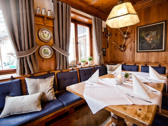 Hotel Hirschen, Gaienhofen-Horn, Höri, historische gasthäuser, baden, genuss, baden württemberg, badische, küche, ausflugsziel, visitgermany, gasthaus, landgasthof, tradition, kulinarik, wirtshaus, gastgeber, gastronomie, übernachten, restauranttips, gute reise, gute küche, urlaubsziele, gastfreundschaft, stammtisch, familienbetrieb, traditionsgastronomie, ferien, urlaub, süddeutschland, Bodensee, Konstanz, Radolfzell, Rhein, Schweiz, Schaffhausen, Hegau, Insel Höri, Reichenau, Untersee, Hermann Hesse, Moos, Baumallee, Mainau, Blumeninsel, Schriftsteller, Gaby Hauptmann