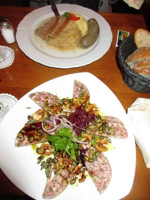 Zum Deutschen Haus, Freiburg, historische gasthäuser, baden, genuss, baden württemberg, badische, küche, ausflugsziel, visitgermany, gasthaus, landgasthof, tradition, kulinarik, wirtshaus, gastgeber, gastronomie, übernachten, restauranttips, gute reise, gute küche, urlaubsziele, gastfreundschaft, stammtisch, familienbetrieb, traditionsgastronomie, ferien, urlaub, süddeutschland, Denkmalschutz, Breisgau, Markgräflerland, Schwarzwald