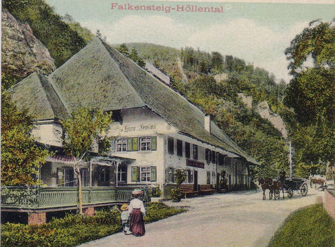 Gasthof Zum Roten Bären, Freiburg, historische gasthäuser, baden, genuss, baden württemberg, badische, küche, ausflugsziel, visitgermany, gasthaus, landgasthof, tradition, kulinarik, wirtshaus, gastgeber, gastronomie, übernachten, restauranttips, gute reise, gute küche, urlaubsziele, gastfreundschaft, stammtisch, familienbetrieb, traditionsgastronomie, ferien, urlaub, süddeutschland, Breisgau, Markgräflerland, Schwarzwald, Rhein, Frankreich, Schweiz, Rust, Basel, Breisach, Hochschwarzwald, FC Freiburg, Dreisam, Albert-Ludwigs-Universität, Emmendingen, Wein, Münster, Schlossberg, Schauinsland, Vörstetten, Gundelfingen, Glottertal, Stegen, Kirchzarten, Oberried, Münstertal/Schwarzwald, Bollschweil, Horben, Au, Merzhausen, Ebringen, Schallstadt, Bad Krozingen, Breisach am Rhein, Merdingen, Gottenheim, Umkirch, March
