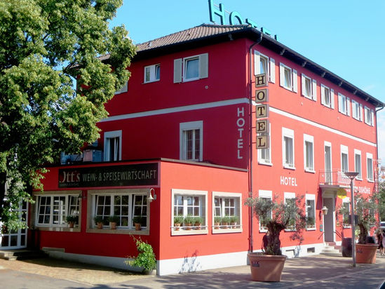 Ott's Leopoldshöhe, Weil am Rhein, historische gasthäuser, baden, genuss, baden württemberg, badische, küche, ausflugsziel, visitgermany, gasthaus, landgasthof, tradition, kulinarik, wirtshaus, gastgeber, gastronomie, übernachten, restauranttips, gute reise, gute küche, urlaubsziele, gastfreundschaft, stammtisch, familienbetrieb, traditionsgastronomie, ferien, urlaub, süddeutschland, Rhein, Basel, Lörrach, Südbaden, Dreiländereck, Rheinfelden, Schwarzwald, Frankreich, Freiburg, Schweiz