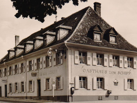 Hotel Restaurant Schiff, Freiburg, historische gasthäuser, baden, genuss, baden württemberg, badische, küche, ausflugsziel, visitgermany, gasthaus, landgasthof, tradition, kulinarik, wirtshaus, gastgeber, gastronomie, übernachten, restauranttips, gute reise, gute küche, urlaubsziele, gastfreundschaft, stammtisch, familienbetrieb, traditionsgastronomie, ferien, urlaub, süddeutschland, Denkmalschutz, Breisgau, Markgräflerland, Schwarzwald, Rhein, Frankreich, Schweiz, Rust, Basel, Breisach, Hochschwarzwald, FC Freiburg, Dreisam, Albert-Ludwigs-Universität, Emmendingen, Wein, Münster, Schlossberg, Schauinsland, Vörstetten, Gundelfingen, Glottertal, Stegen, Kirchzarten, Oberried, Münstertal/Schwarzwald, Bollschweil, Horben, Au, Merzhausen, Ebringen, Schallstadt, Bad Krozingen, Breisach am Rhein, Merdingen, Gottenheim, Umkirch, March