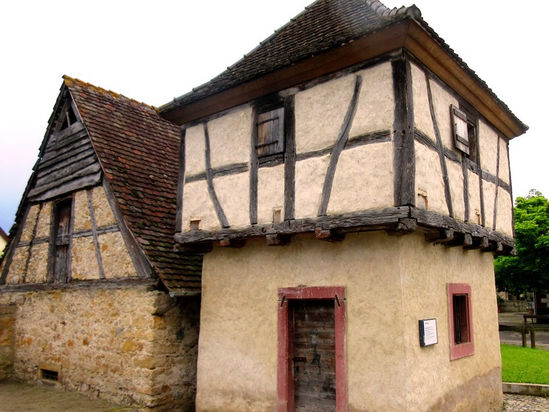 Gasthof Löwen, Breisach-Oberrimsingen, historische gasthäuser, baden, genuss, baden württemberg, badische, küche, ausflugsziel, visitgermany, gasthaus, landgasthof, tradition, kulinarik, wirtshaus, gastgeber, gastronomie, übernachten, restauranttips, gute reise, gute küche, urlaubsziele, gastfreundschaft, stammtisch, familienbetrieb, traditionsgastronomie, ferien, urlaub, süddeutschland, Rhein, Oberrhein, Tuniberg, Freiburg, Breisgau, Kloster Marienau, Markgräflerland