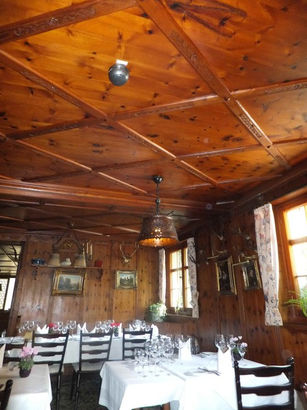 Hotel Weinstube Löwen, Meersburg, historische gasthäuser, baden, genuss, baden württemberg, badische, küche, ausflugsziel, visitgermany, gasthaus, landgasthof, tradition, kulinarik, wirtshaus, gastgeber, gastronomie, übernachten, restauranttips, gute reise, gute küche, urlaubsziele, gastfreundschaft, stammtisch, familienbetrieb, traditionsgastronomie, ferien, urlaub, süddeutschland, Bodensee, Überlingen, Friedrichshafen, Weiberge, Obersee, Birnau, Staatsweingut, Droste-Hülsdorf, Burg , Konstaz, Fähre, Altstadt, Weinfest