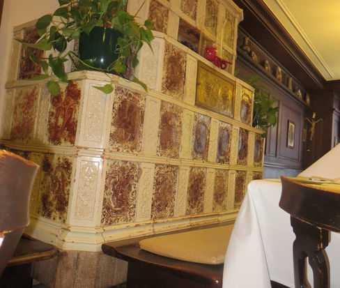 Hotel Oberkirchs Weinstuben, Freiburg, historische gasthäuser, baden, genuss, baden württemberg, badische, küche, ausflugsziel, visitgermany, gasthaus, landgasthof, tradition, kulinarik, wirtshaus, gastgeber, gastronomie, übernachten, restauranttips, gute reise, gute küche, urlaubsziele, gastfreundschaft, stammtisch, familienbetrieb, traditionsgastronomie, ferien, urlaub, süddeutschland, Breisgau, Markgräflerland, Schwarzwald, Rhein, Frankreich, Schweiz, Rust, Basel, Breisach, Hochschwarzwald, FC Freiburg, Dreisam, Albert-Ludwigs-Universität, Emmendingen, Wein, Münster, Schlossberg, Schauinsland, Vörstetten, Gundelfingen, Glottertal, Stegen, Kirchzarten, Oberried, Münstertal/Schwarzwald, Bollschweil, Horben, Au, Merzhausen, Ebringen, Schallstadt, Bad Krozingen, Breisach am Rhein, Merdingen, Gottenheim, Umkirch, March, Freiburg i. Br.