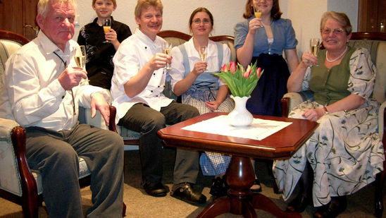 Hotel-Restaurant Löwen, Schopfheim, historische gasthäuser, baden, genuss, baden württemberg, badische, küche, ausflugsziel, visitgermany, gasthaus, landgasthof, tradition, kulinarik, wirtshaus, gastgeber, gastronomie, übernachten, restauranttips, gute reise, gute küche, urlaubsziele, gastfreundschaft, stammtisch, familienbetrieb, traditionsgastronomie, ferien, urlaub, süddeutschland. Markgräflerland, Freiburg, Breisgau, Breisach, Klemmbach, Basel, Oberrheingraben,  Buggingen, Sulzburg, Münstertal, Schwarzwald, Badenweiler, Kleines Wiesental, Malsburg-Marzell, Schliengen, Auggen, Neuenburg am Rhein, Zähringer, Staufer, Rötteln, Sausenberg, Großherzogtum Baden, Hochrhein, Feldberg, Haslach, Hinterzarten, Burg Rötteln, Dreiländermuseum, Tüllinger Berg, Burghof Lörrach, Skulpturenweg, Sankt-Otto-Kirche, Rosenfelspark, Museum am Burghof, Grüttpark, Kirche St. Fridolin, Hebelpark, Dreiländereck, Sankt-Pantaleon-Kirche, Kunsthalle Lörrach, Dietsche-Skulpturen, Schlaichturm, Ottilienkirche, Wiesental, Weil am Rhein Vitra Campus, Tüllinger Rebberg, Ruine Sausenburg, Kandertalbahn, Kurpark Bad Bellingen, Dinkelberg, Dreiländergarten, Aussichtspunkt Röttler Kirche, Nonnenmattweiher, St. Peter Kirche Brombach, Schloss Beuggen, Vita Classica Therme, St. Chrischona, Basler Münster, Burgruine Rheinfelden, Altrhein Rheinfelden, Tüllinger Höhe, Basel Zoo (nahe), Ottilienbrünneli, Läufelberg, Altenberg, Weiler Weinberge