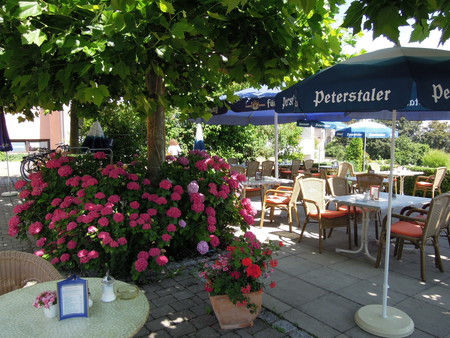 Hotel garni Insel-Hof, Insel Reichenau, historische gasthäuser, baden, genuss, baden württemberg, badische, küche, ausflugsziel, visitgermany, gasthaus, landgasthof, tradition, kulinarik, wirtshaus, gastgeber, gastronomie, übernachten, restauranttips, gute reise, gute küche, urlaubsziele, gastfreundschaft, stammtisch, familienbetrieb, traditionsgastronomie, ferien, urlaub, süddeutschland, Ott-Penzkofer, Bodensee, Konstanz, Radolfzell, Singen, Hohentwiel, Hegau, Überlingen, Mainau, Konzil, Gemüseinsel, UNESCO, Welterbe, Kloster, Benedektiner, Jakobsweg,, Bodenseefischer, Felchen, Bodenseefelchen