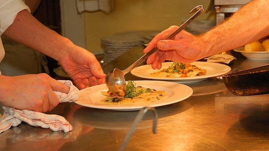 Ott's Leopoldshöhe, Weil am Rhein, historische gasthäuser, baden, genuss, baden württemberg, badische, küche, ausflugsziel, visitgermany, gasthaus, landgasthof, tradition, kulinarik, wirtshaus, gastgeber, gastronomie, übernachten, restauranttips, gute reise, gute küche, urlaubsziele, gastfreundschaft, stammtisch, familienbetrieb, traditionsgastronomie, ferien, urlaub, süddeutschland, Rhein, Basel, Lörrach, Südbaden, Dreiländereck, Rheinfelden, Schwarzwald, Frankreich, Freiburg, Schweiz