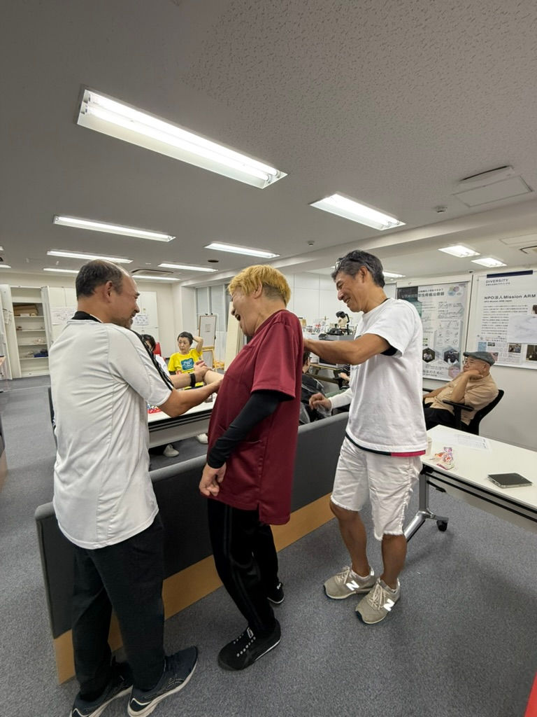 開かない肩甲骨を開こうとする副理事長