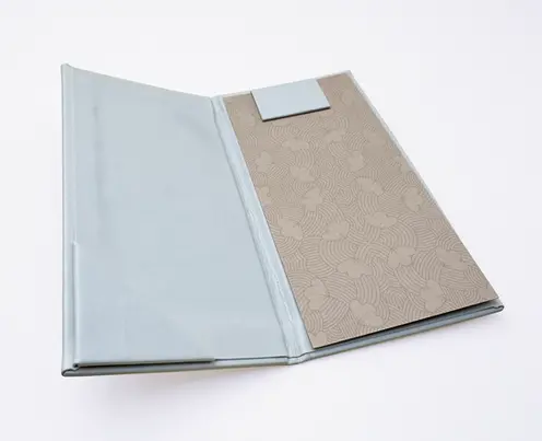 porte-addition-simili-cuir, porte-addition-cuir, porte-addition-hotel, porte-addition-restaurant, porte-addition, porte-addition-haut-de-gamme, porte-addition-luxe, porte-addition-restaurant-michelin, porte-addition-restaurant-etoile, porte-addition-restaurant-gastronomique, porte-addition-cuir-restaurant, porte-addition-sur-mesure, porte-addition-dorure, porte-addition-personnalise, porte-addition- restaurant-gastro, porte-menu-restaurant, porte-menu-cuir, support-hotel-restaurant, carte-restaurant, carte-bar, carte-cuir