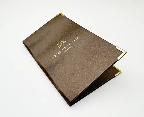 porte-addition-simili-cuir, porte-addition-cuir, porte-addition-hotel, porte-addition-restaurant, porte-addition, porte-addition-haut-de-gamme, porte-addition-luxe, porte-addition-restaurant-michelin, porte-addition-restaurant-etoile, porte-addition-restaurant-gastronomique, porte-addition-cuir-restaurant, porte-addition-sur-mesure, porte-addition-dorure, porte-addition-personnalise, porte-addition- restaurant-gastro, porte-menu-restaurant, porte-menu-cuir, support-hotel-restaurant, carte-restaurant, carte-bar, carte-cuir