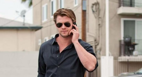 Chris Hemsworth Cast As Receptionist In Ghostbusters Reboot