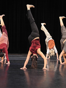 Hand Stand Během taneční vystoupení