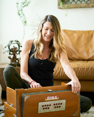 Janet Stone-harmonium.jpg